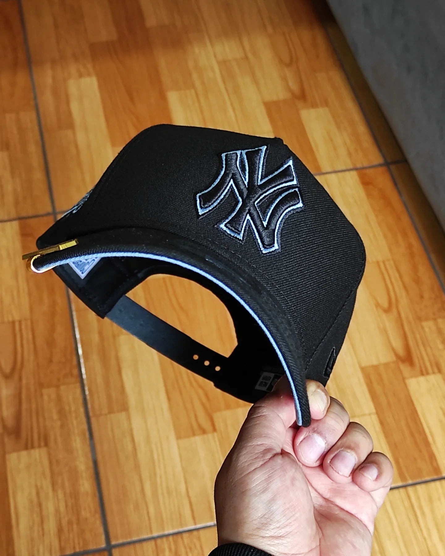 Gorra New Era New York Yankees World Series 1999 Black Sky Edition 9Forty A-Frame con Cierre Ajustable