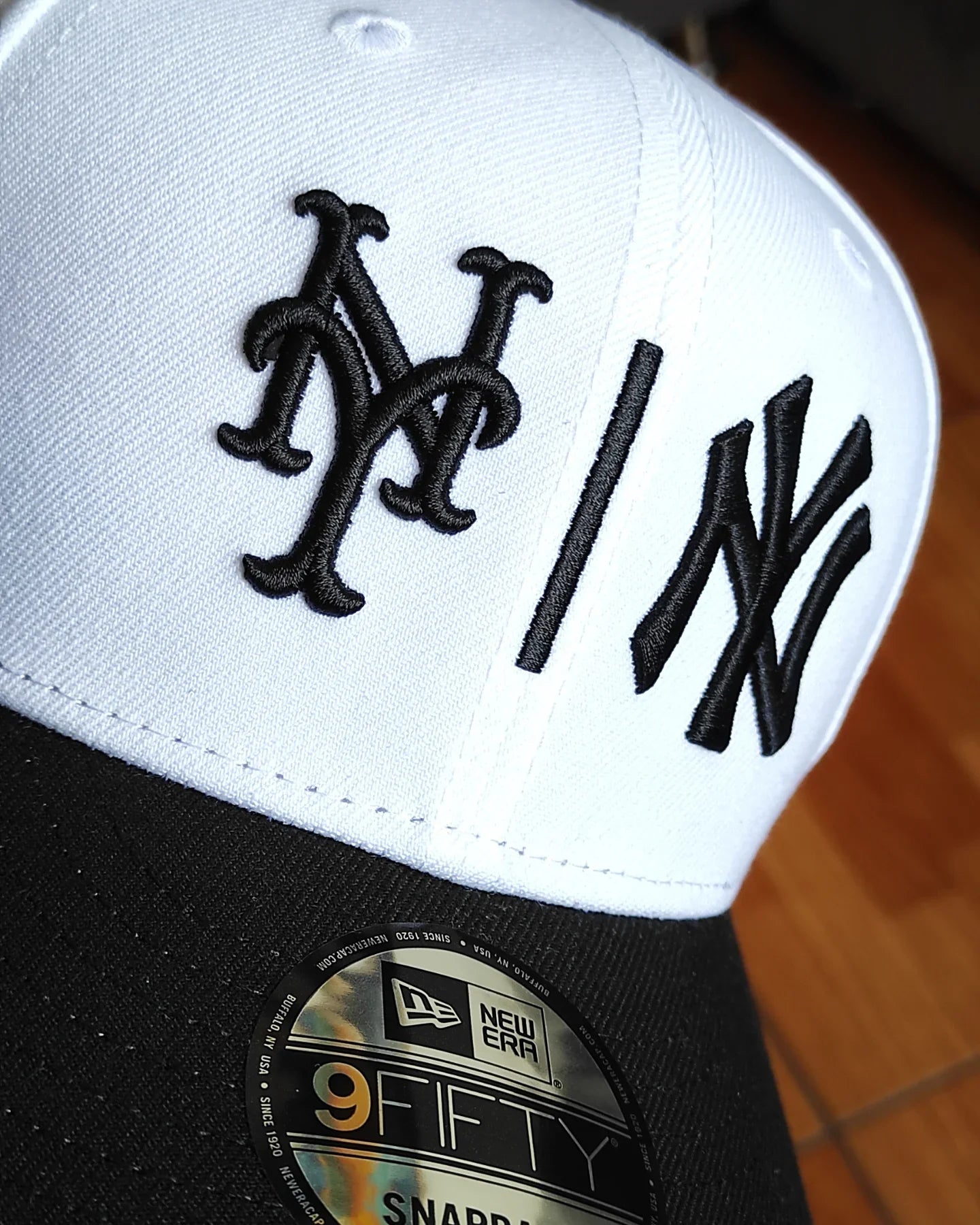 Gorra New Era New York Yankees vs Mets Subway Series negra y blanca 9FIFTY con cierre ajustable