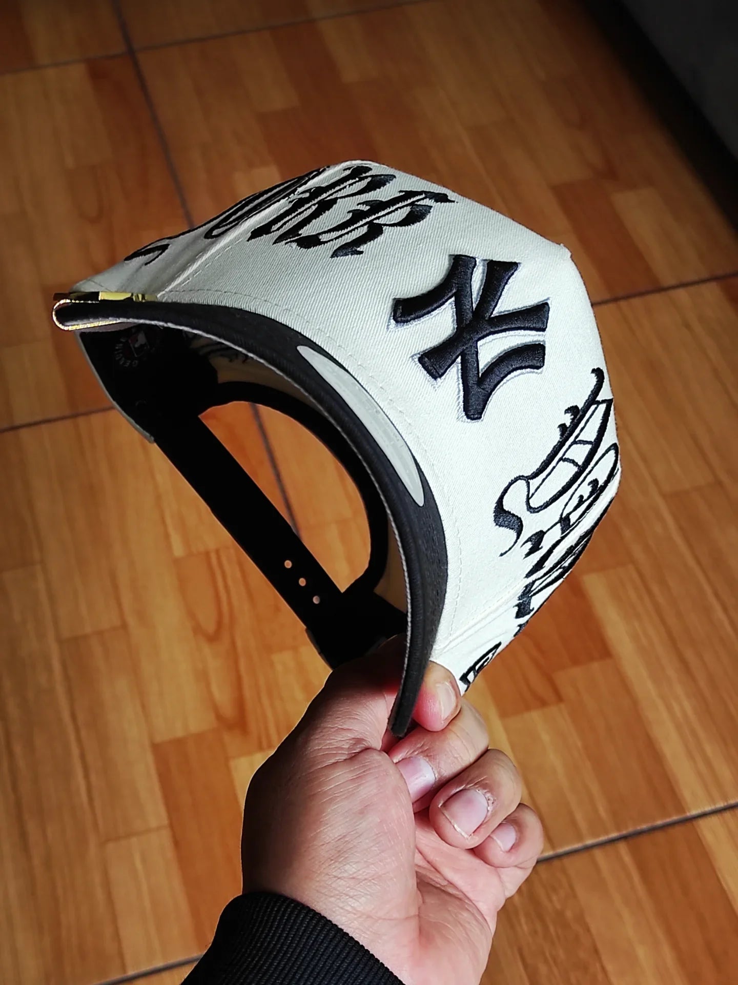 Gorra New Era New York Yankees gótica Chrome negra bicolor 9FORTY A-FRAME