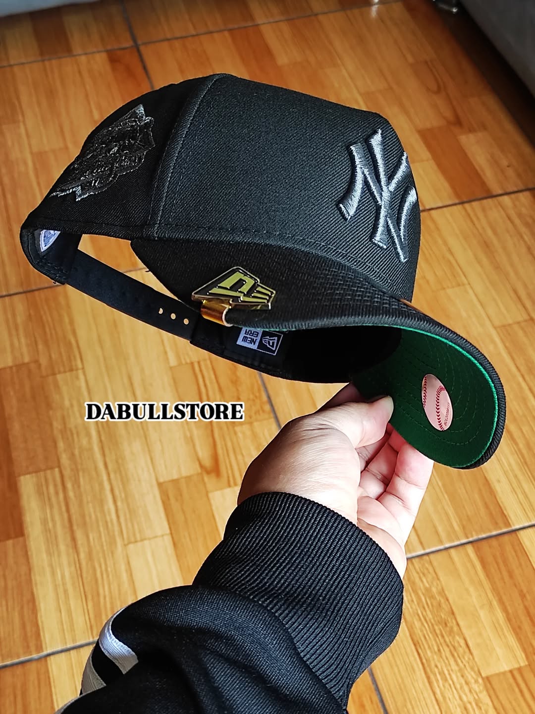 Gorra New Era New York Yankees World Series 1999 Liquid Titanium Edition 9Forty A Frame Snapback
