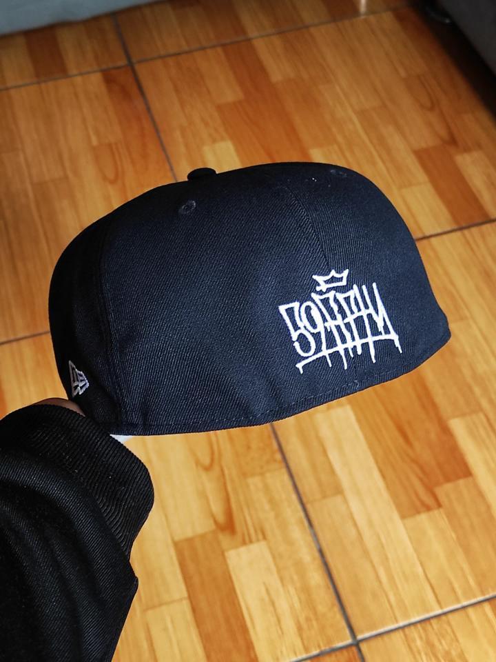 59FIFTY new era Graffiti azul marino incluye pin