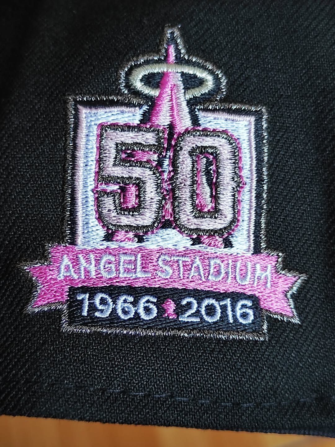 Gorra New Era Anaheim Angels 50 Aniversario Edición Rosa 9Forty A Frame Snapback