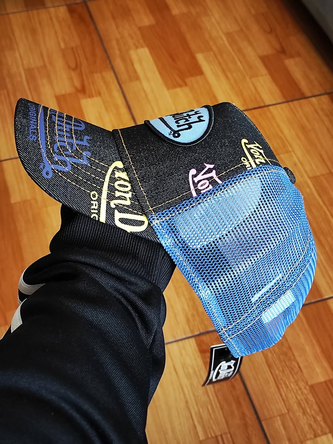 Gorra trucker con multilogo de denim Dutch