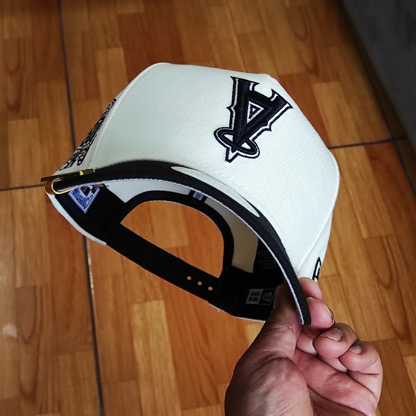 Gorra Snapback New Era Anaheim Angels Upside Down Chrome Black 2 Tone 50 Aniversario 9Forty A-Frame