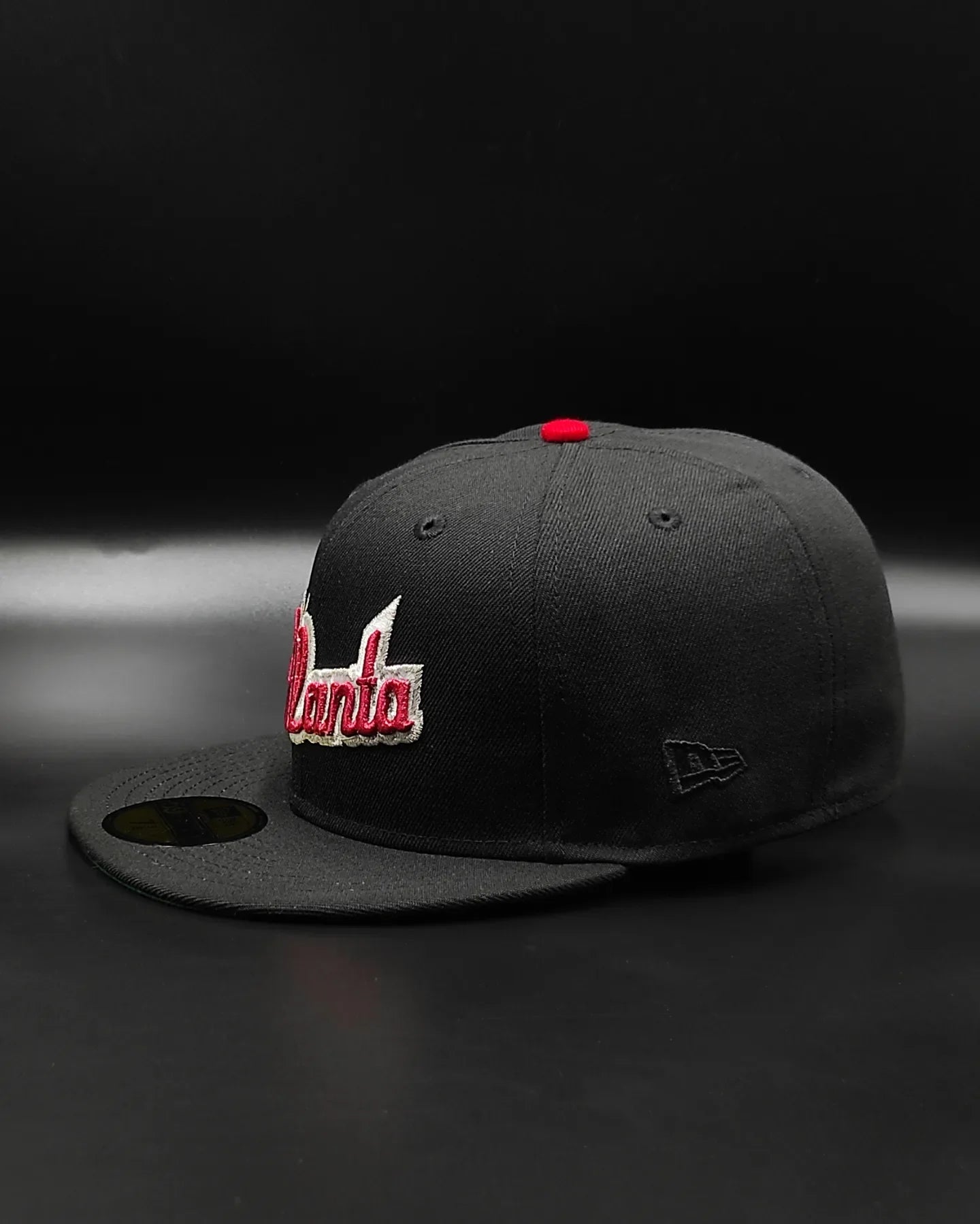 Gorra ajustada 59fifty de New Era Atlanta Braves 150 aniversario cúpula negra edición metálica