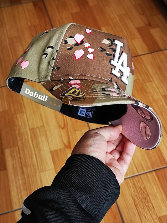 Gorra New Era Los Angeles Dodgers de camuflaje con corazón 9FORTY A-Frame Snapback