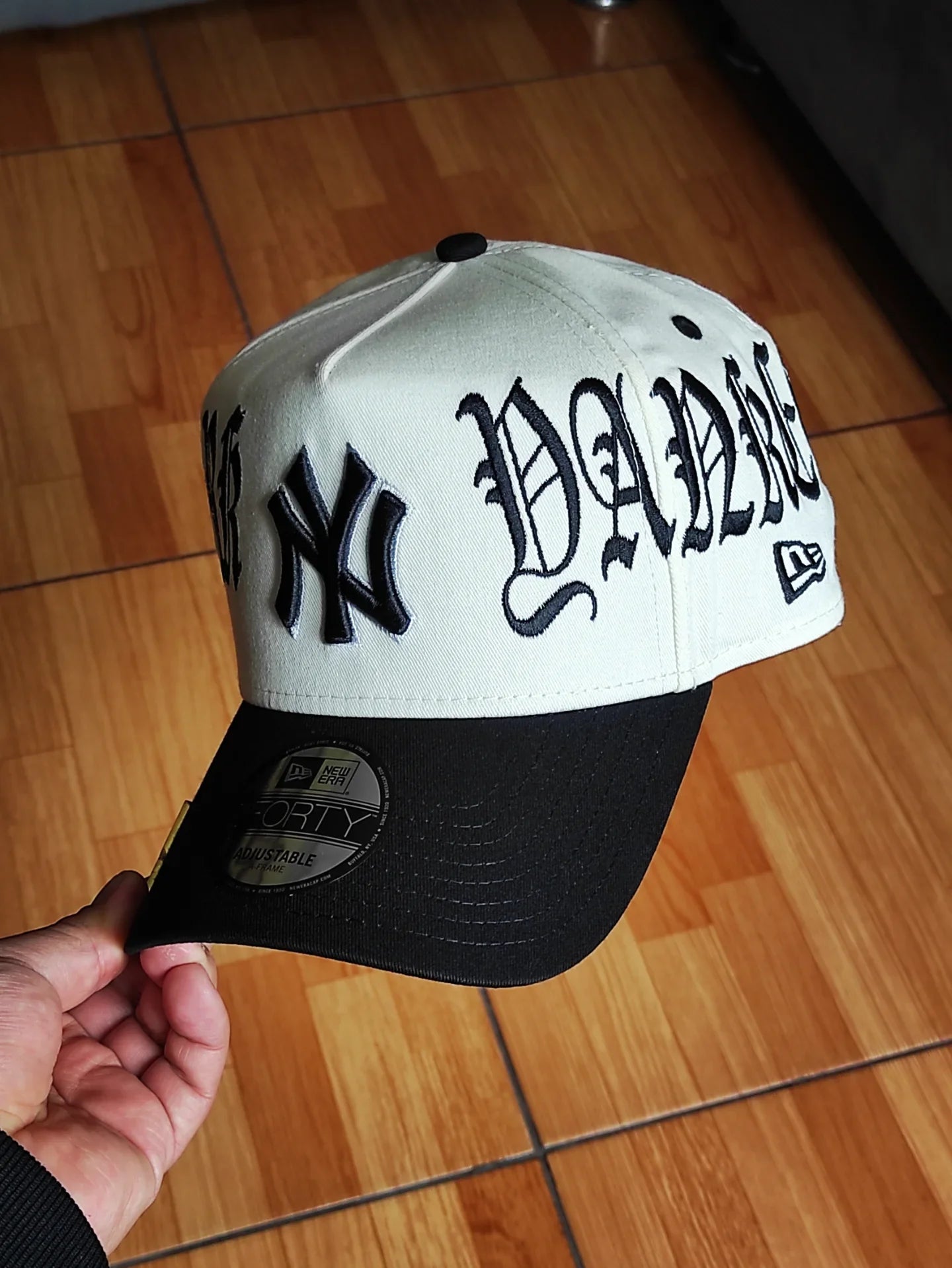 Gorra New Era New York Yankees gótica Chrome negra bicolor 9FORTY A-FRAME