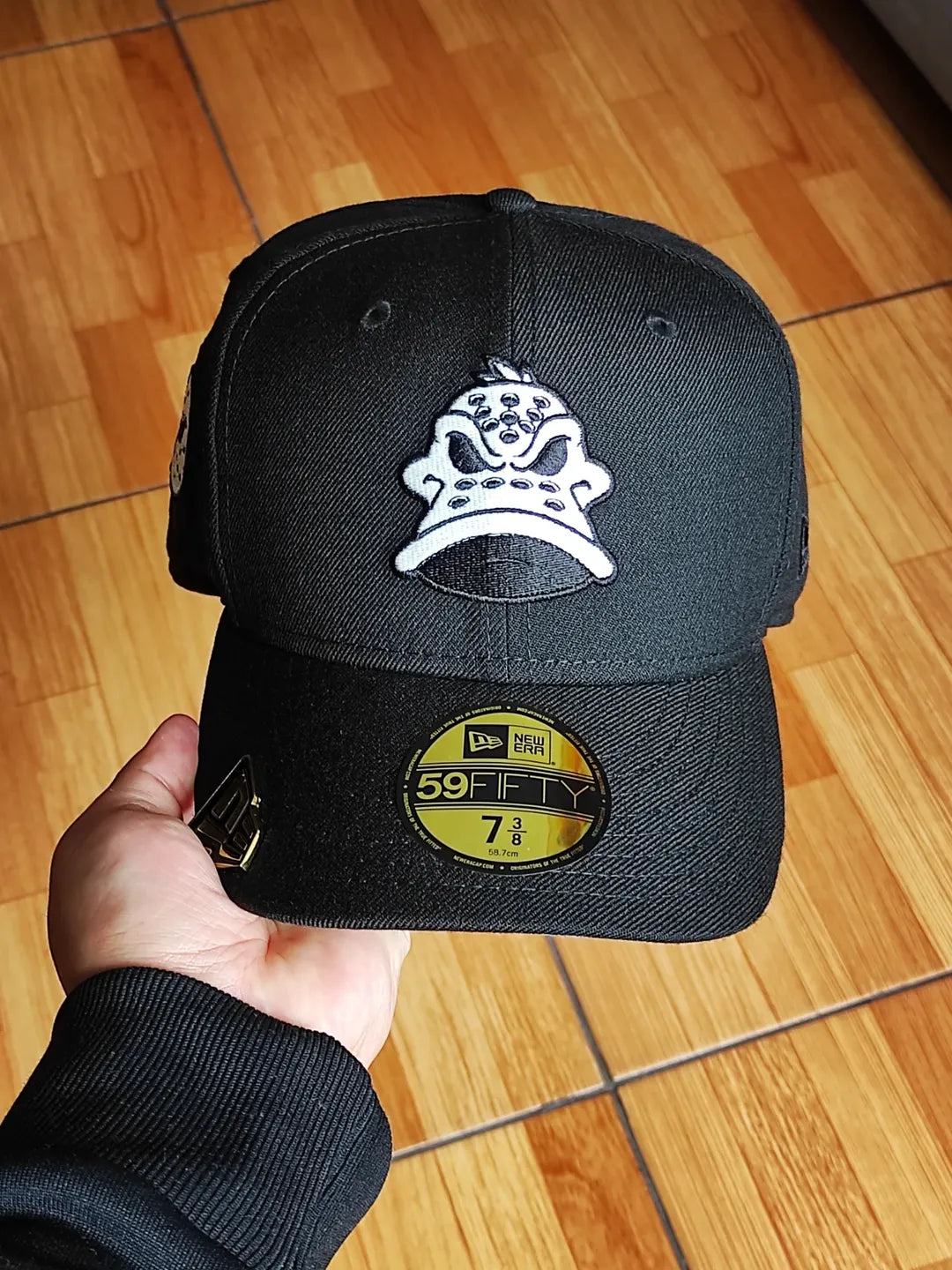 Gorra ajustada New Era Anaheim Ducks Blackout Glow Wool Edition 59Fifty