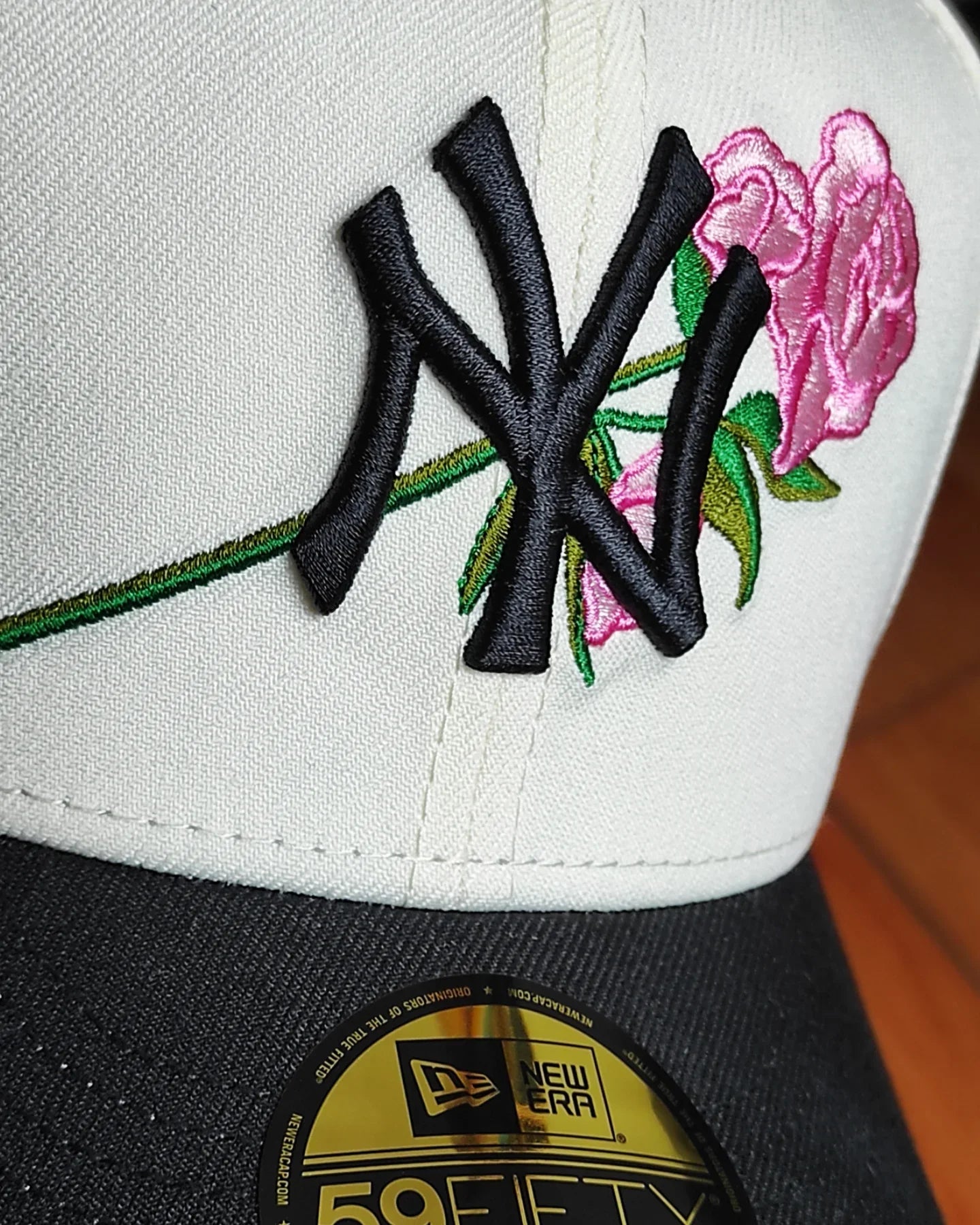 Gorra ajustada 59fifty New Era New York Yankees Rose Chrome Edición negra/rosa