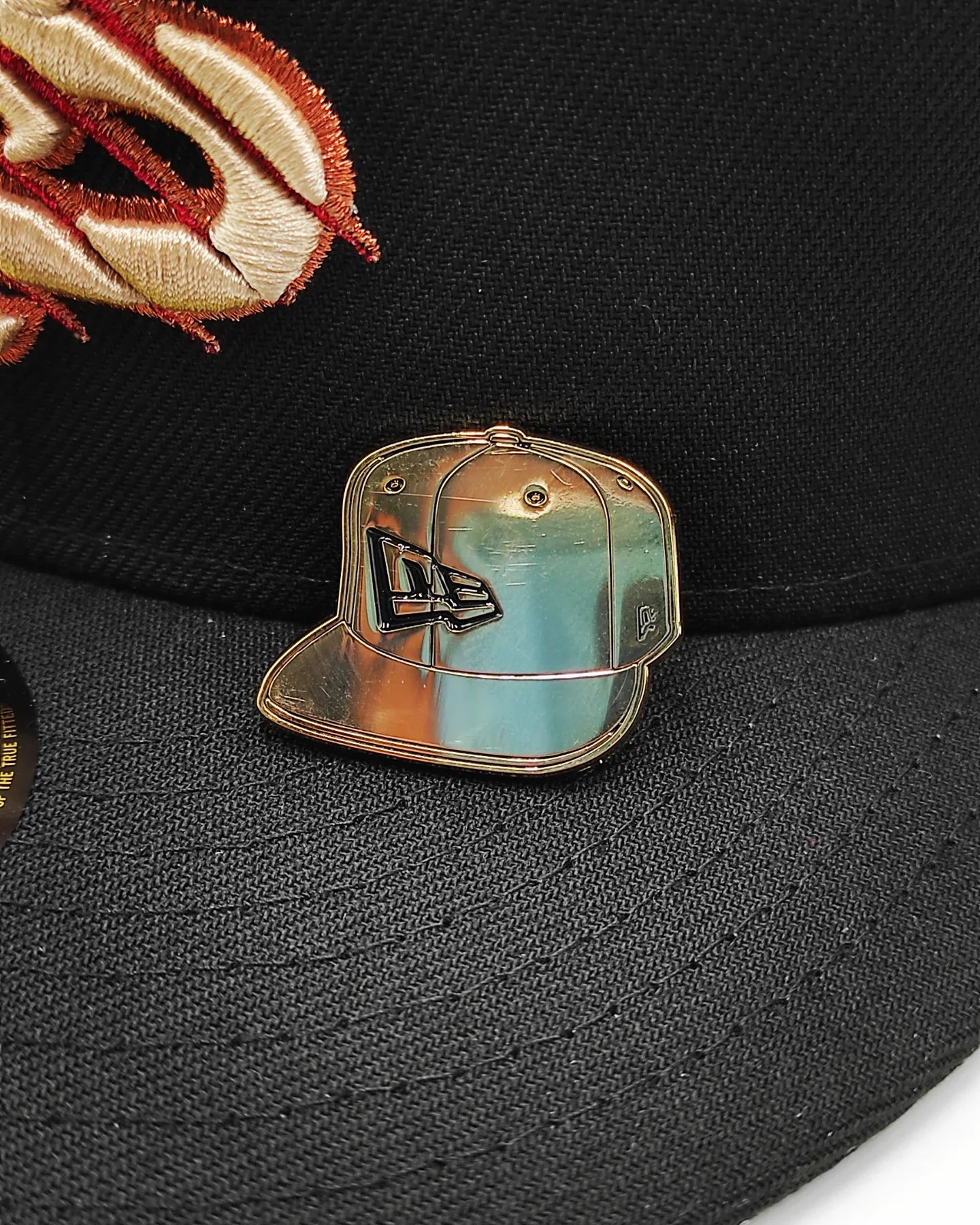 Pin Metálico New Era para Gorra