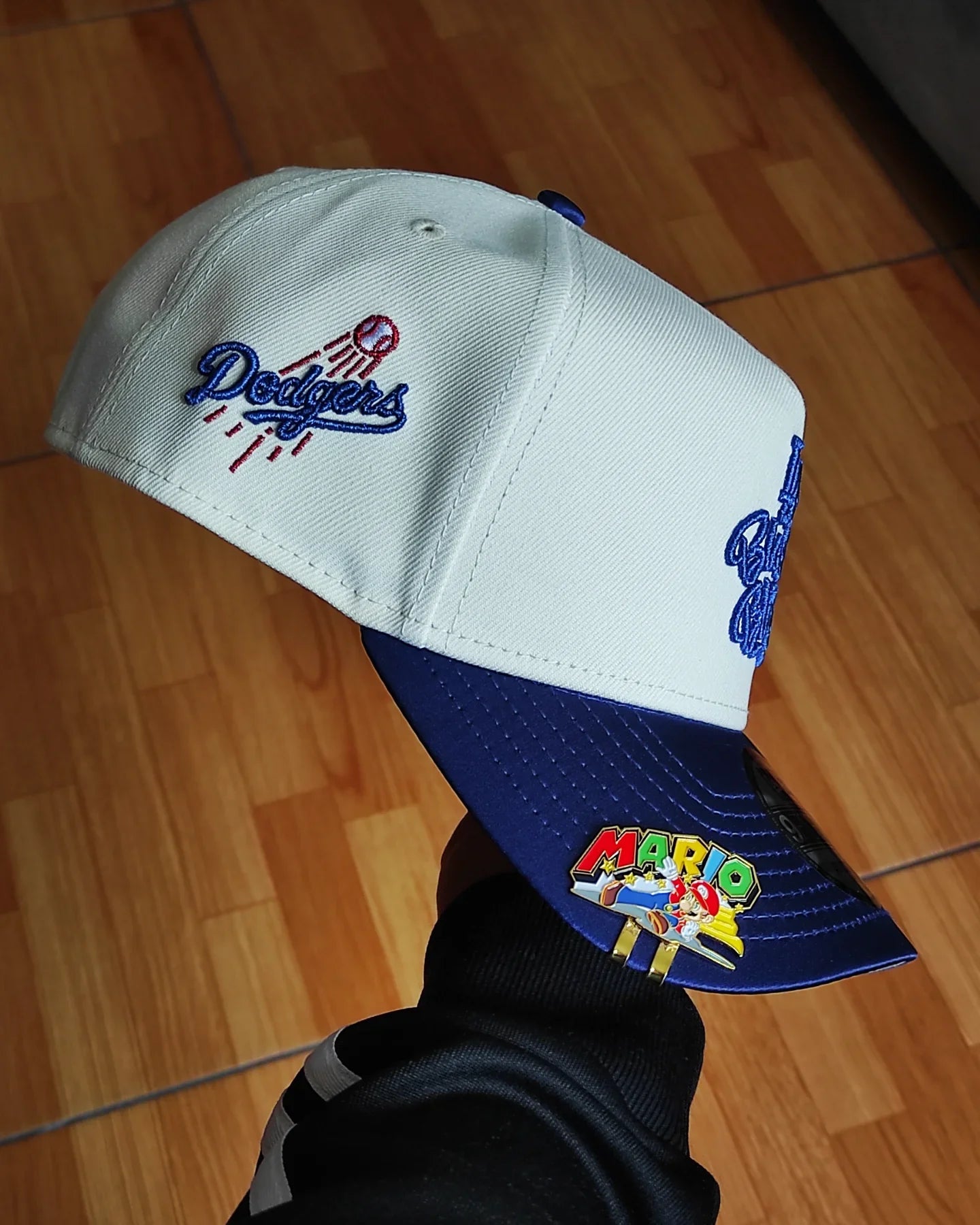 Gorra Snapback New Era Los Angeles Dodgers Chrome Satin Brim Two Tone 9Forty A Frame