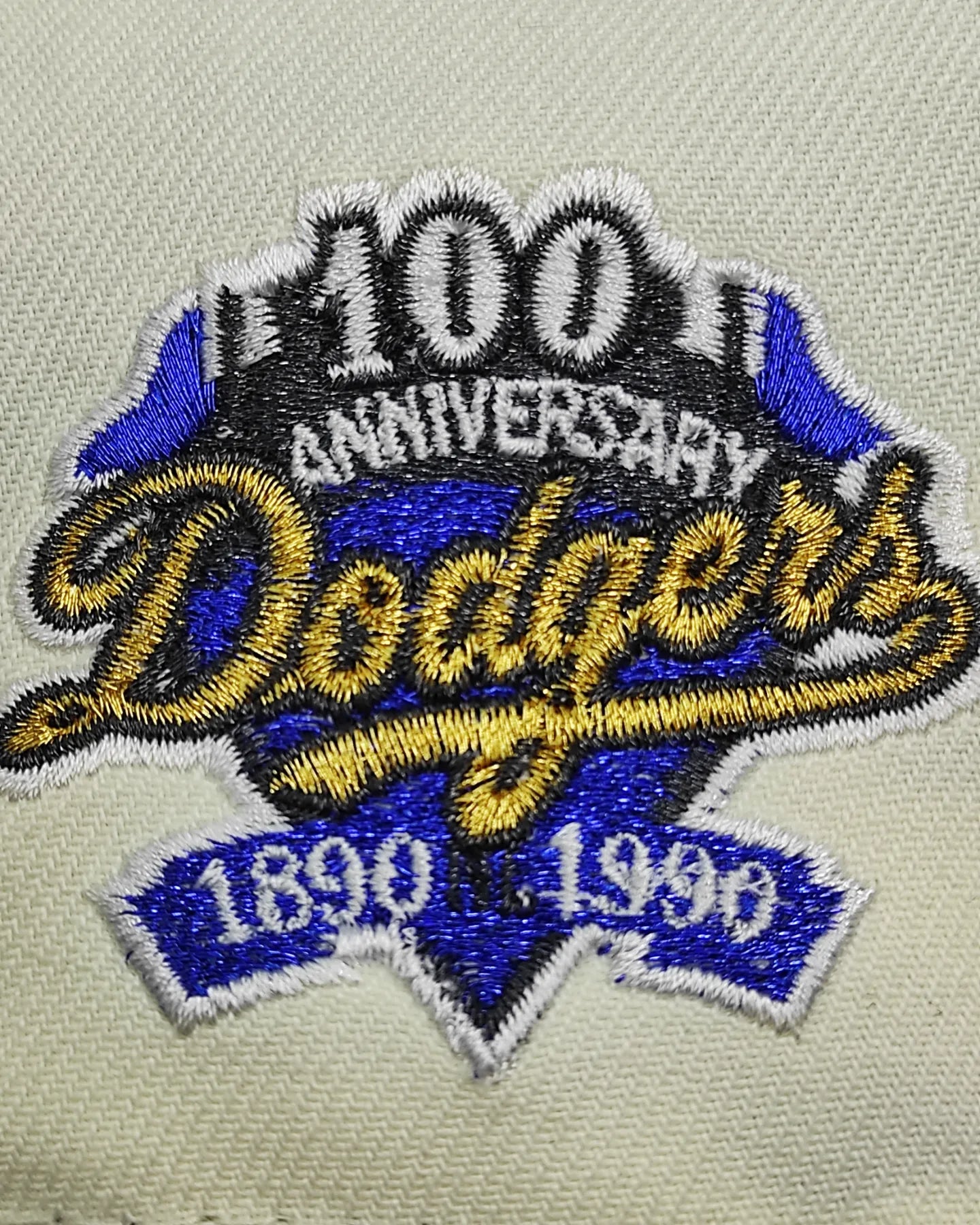 Gorra ajustada 59fifty New Era Los Angeles Dodgers edición dos tonos metálica cromada 100 aniversario