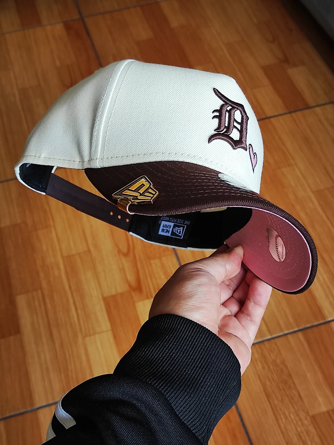 Gorra Snapback A-Frame 9FORTY 'Pink Satin Hearts Walnut' de los Detroit Tigers