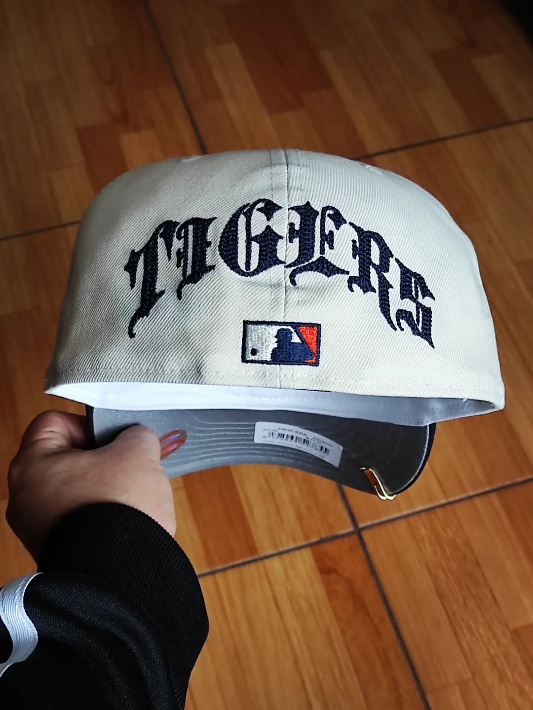 Gorra Detroit Tigers MLB Team Wings 59FIFTY Ajustada Beige Claro