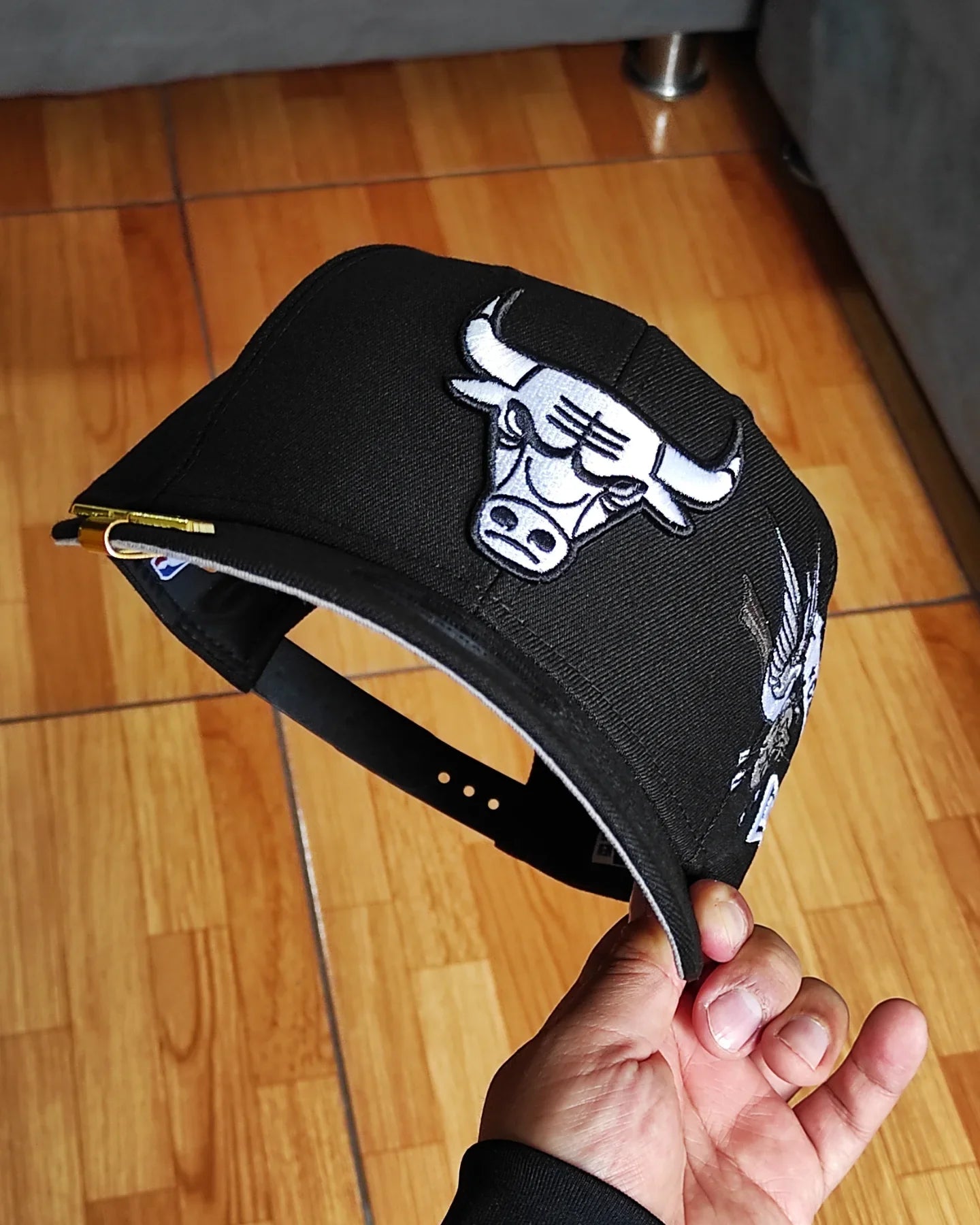 Gorra Chicago Bulls con parte inferior gris y parche lateral New Era 9Fifty Snapback - Negro/Blanco
