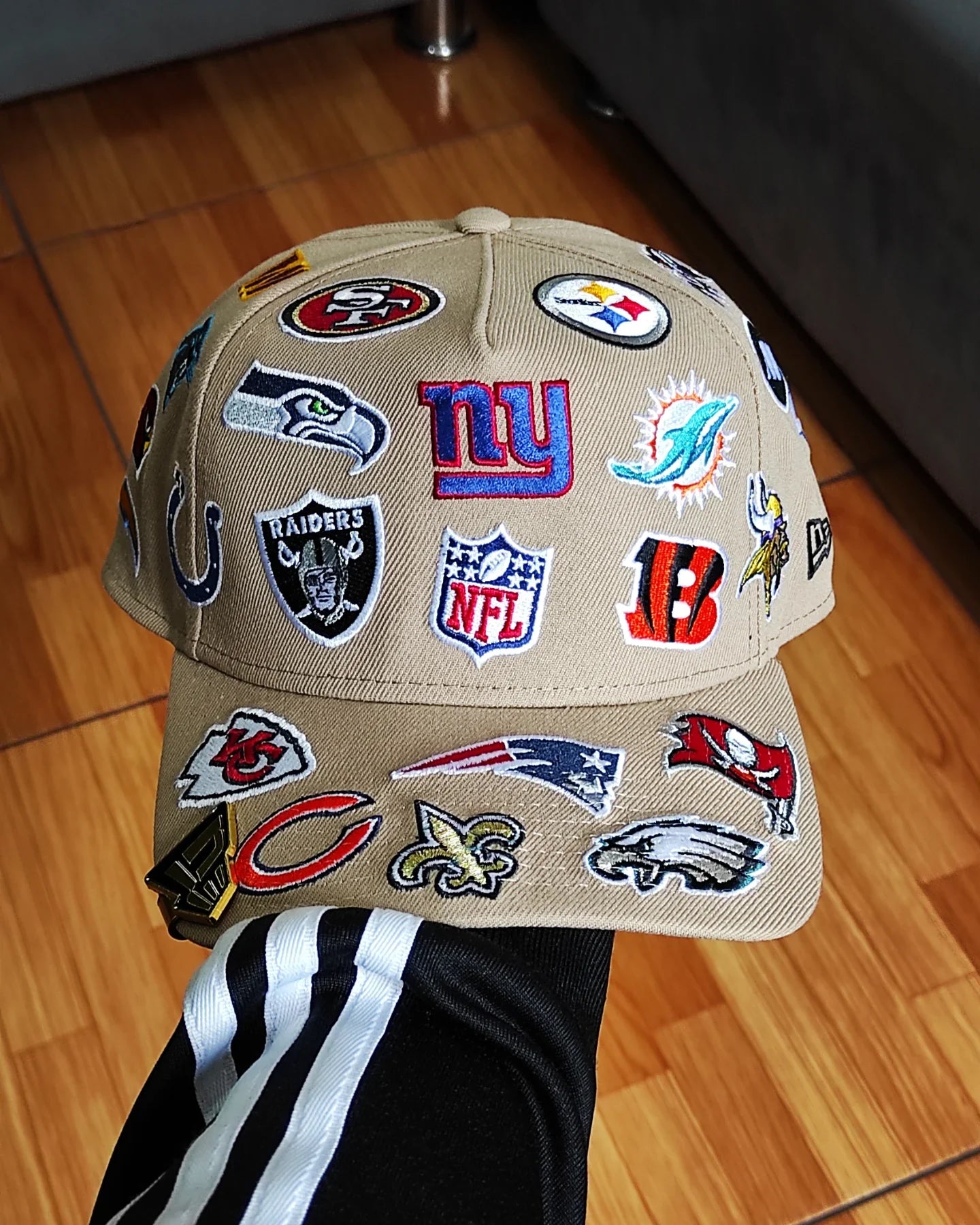 Gorra New Era NFL "All Over" edición Camel 9FORTY A-Frame con broche trasero