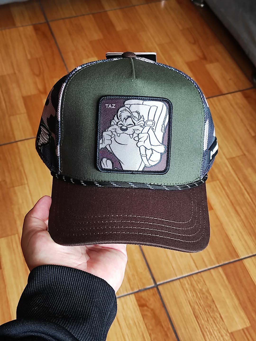 Gorra trucker multicolor Looney Tunes Diablo de Tasmania de Capslab