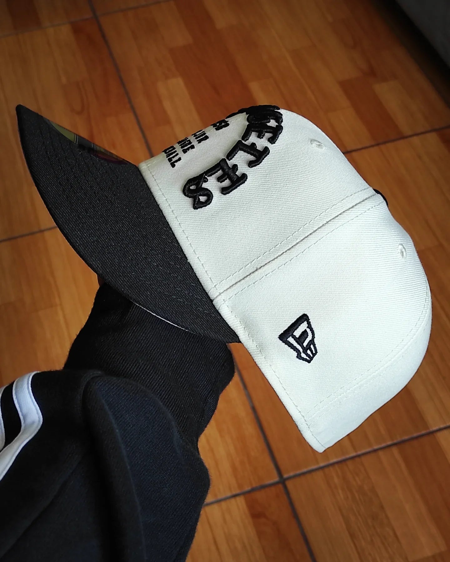 Gorra ajustada 59fifty New Era Los Angeles Dodgers CALAVERA 💀 Chrome Black edition
