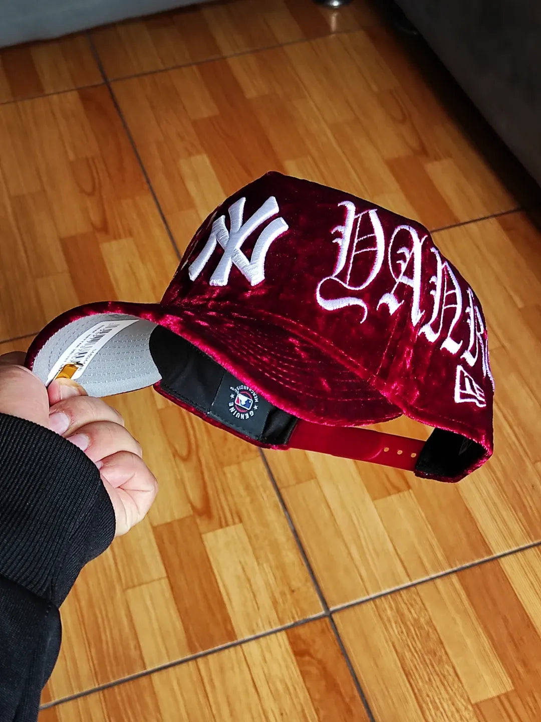 Gorra con cierre trasero de la marca New Era New York Yankees "Velvet" 9FORTY A-Frame