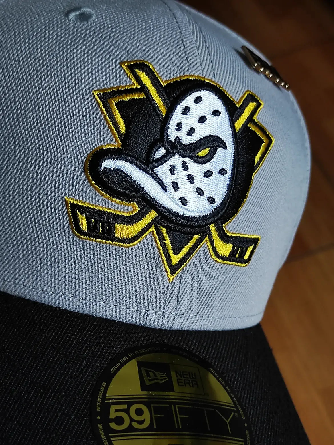 59FIFTY New Era Anaheim Ducks 30th Anniversary incluye pin FAM