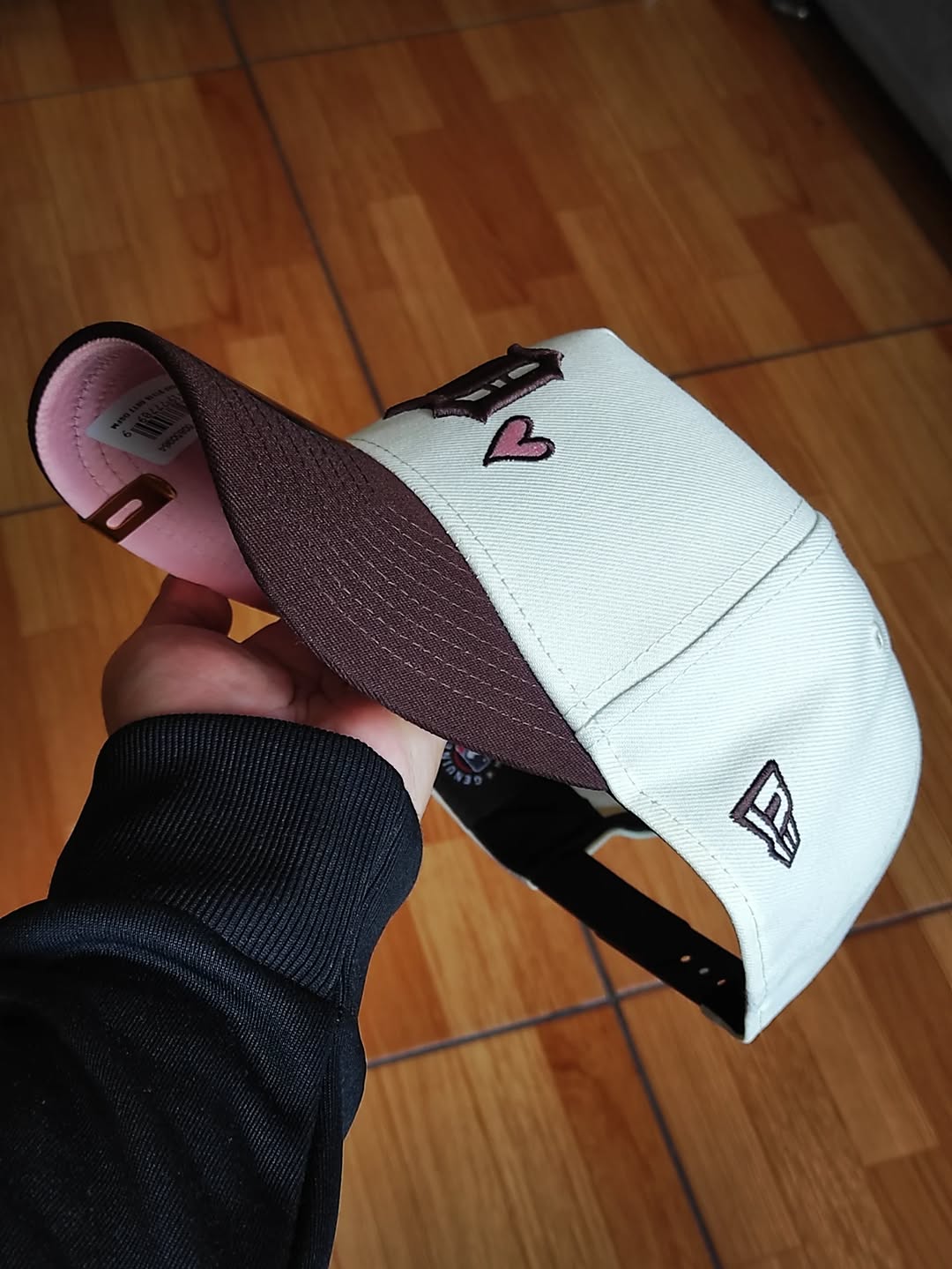 Gorra Snapback A-Frame 9FORTY 'Pink Satin Hearts Walnut' de los Detroit Tigers