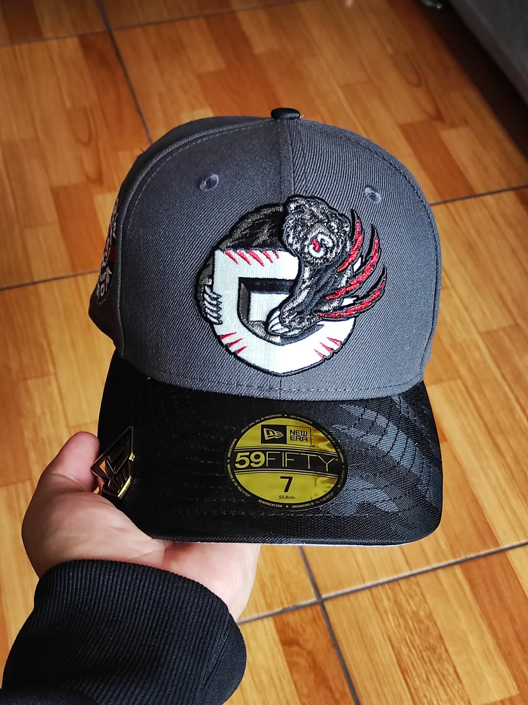 Gorra ajustada 59Fifty New Era Vancouver Grizzlies 30 Temporadas Gris Oscuro Edición Que Brilla En La Oscuridad