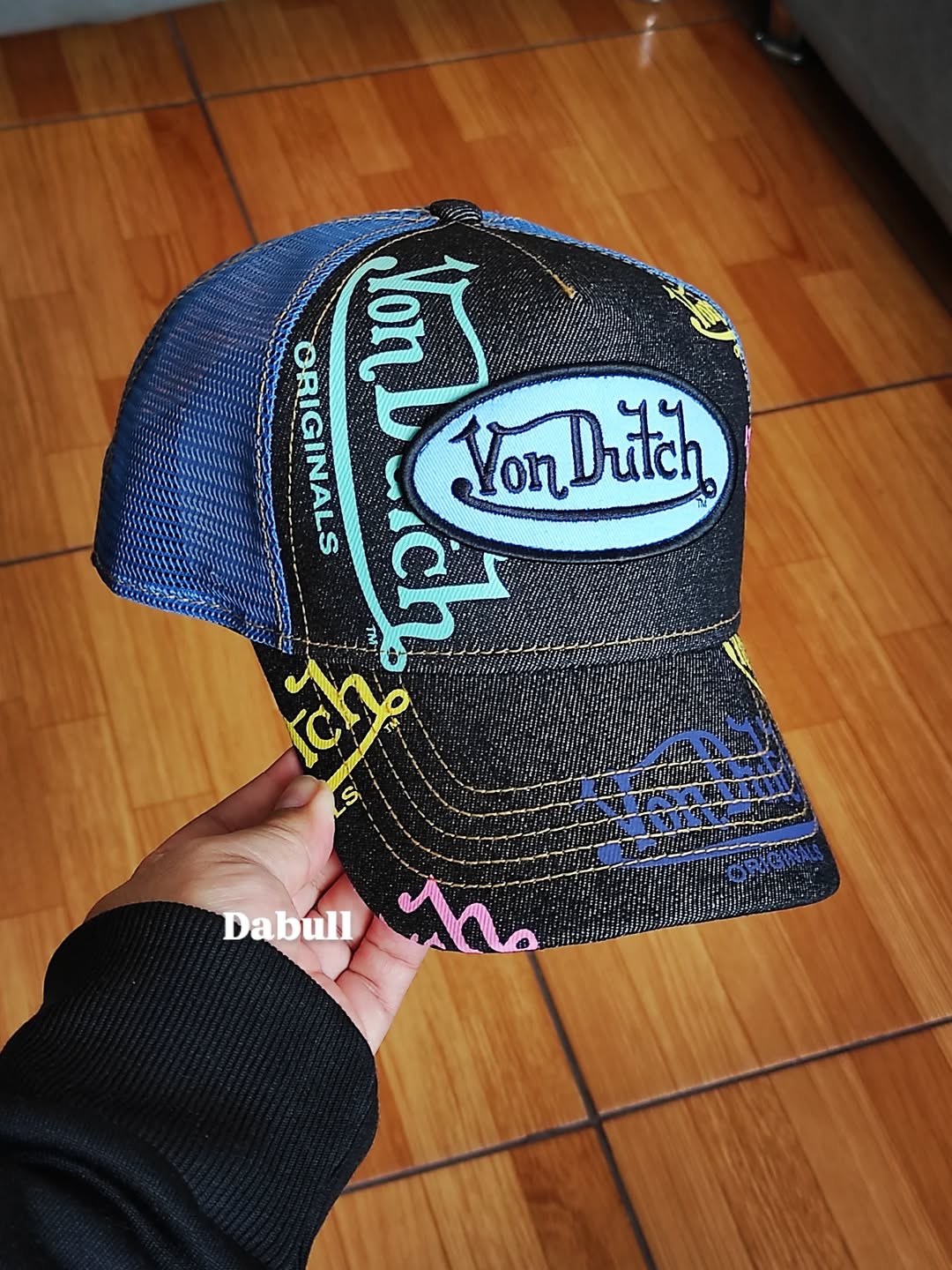Gorra trucker con multilogo de denim Dutch