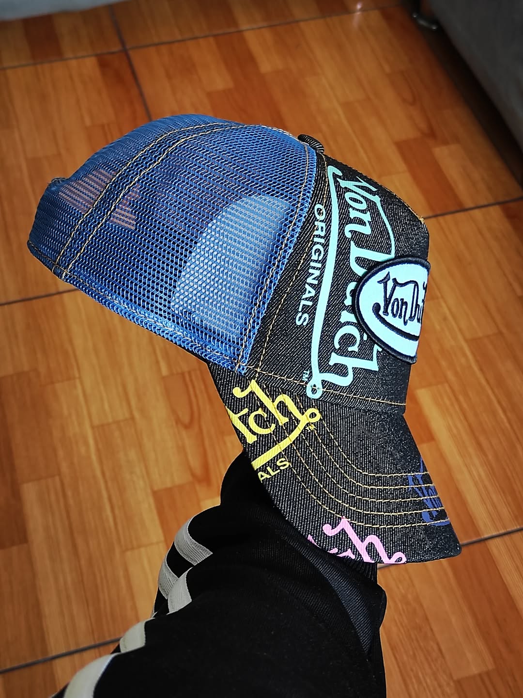 Gorra trucker con multilogo de denim Dutch