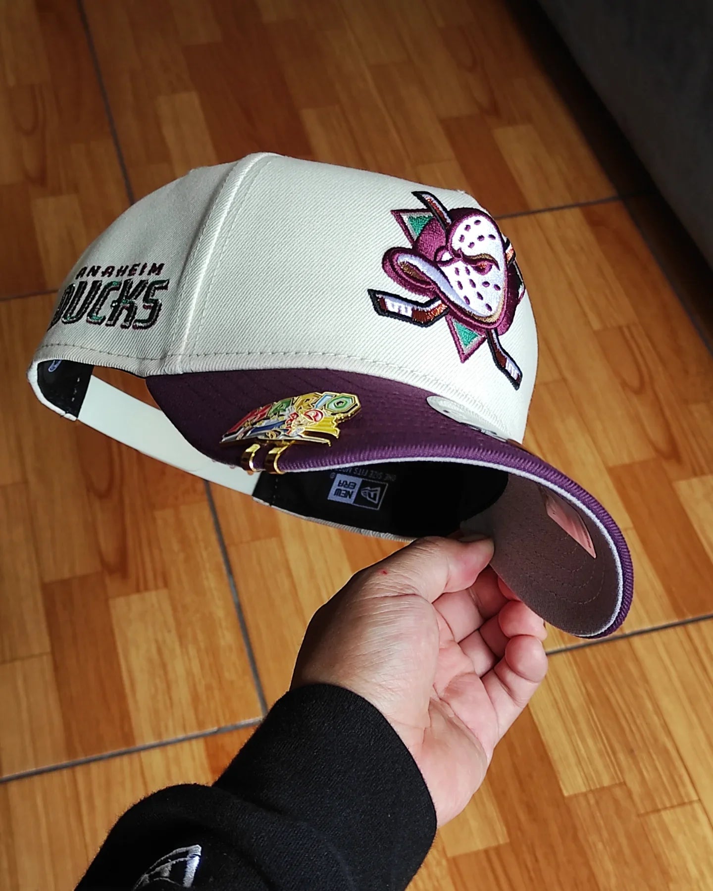 Gorra snapback New Era Anaheim Ducks Chrome Plum Two Tone Edition 9Forty A Frame