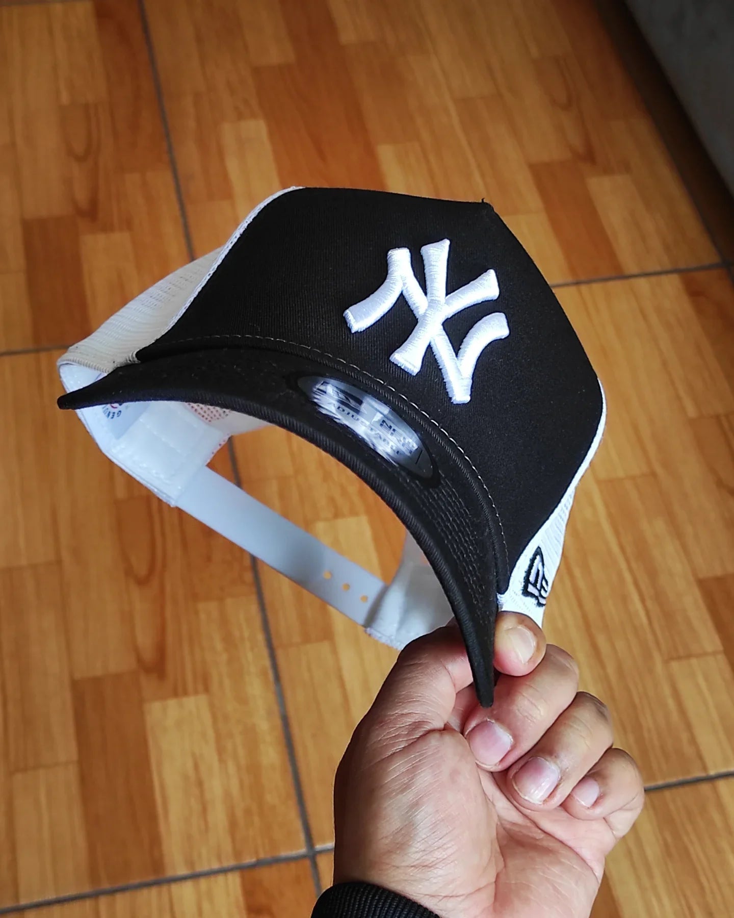 New Era Los New York Yankees gorra trucker negra y blanca con visera curvada