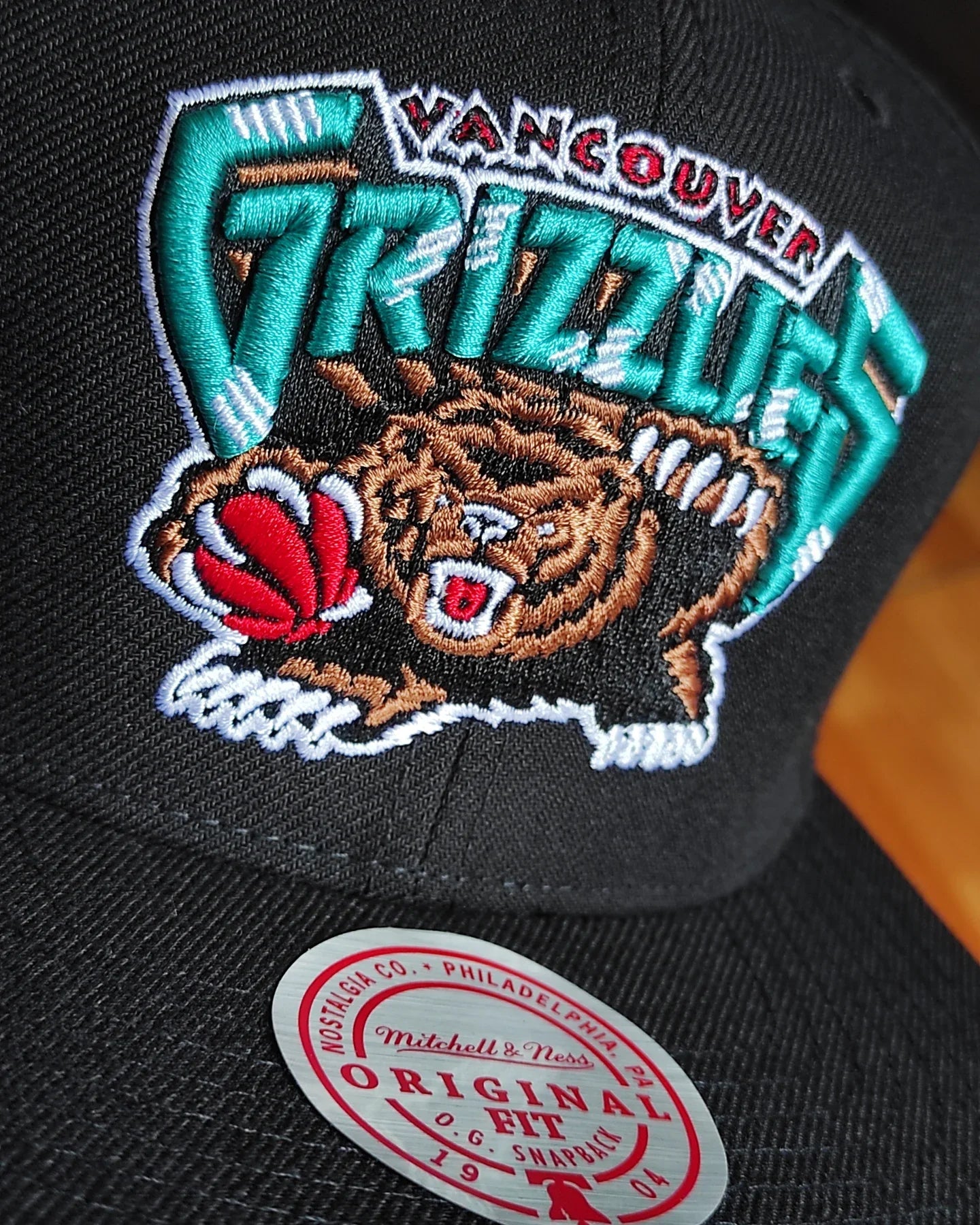 Gorra Mitchell and Ness Vancouver Grizzlies NBA wester NEGRA con cierre a presión