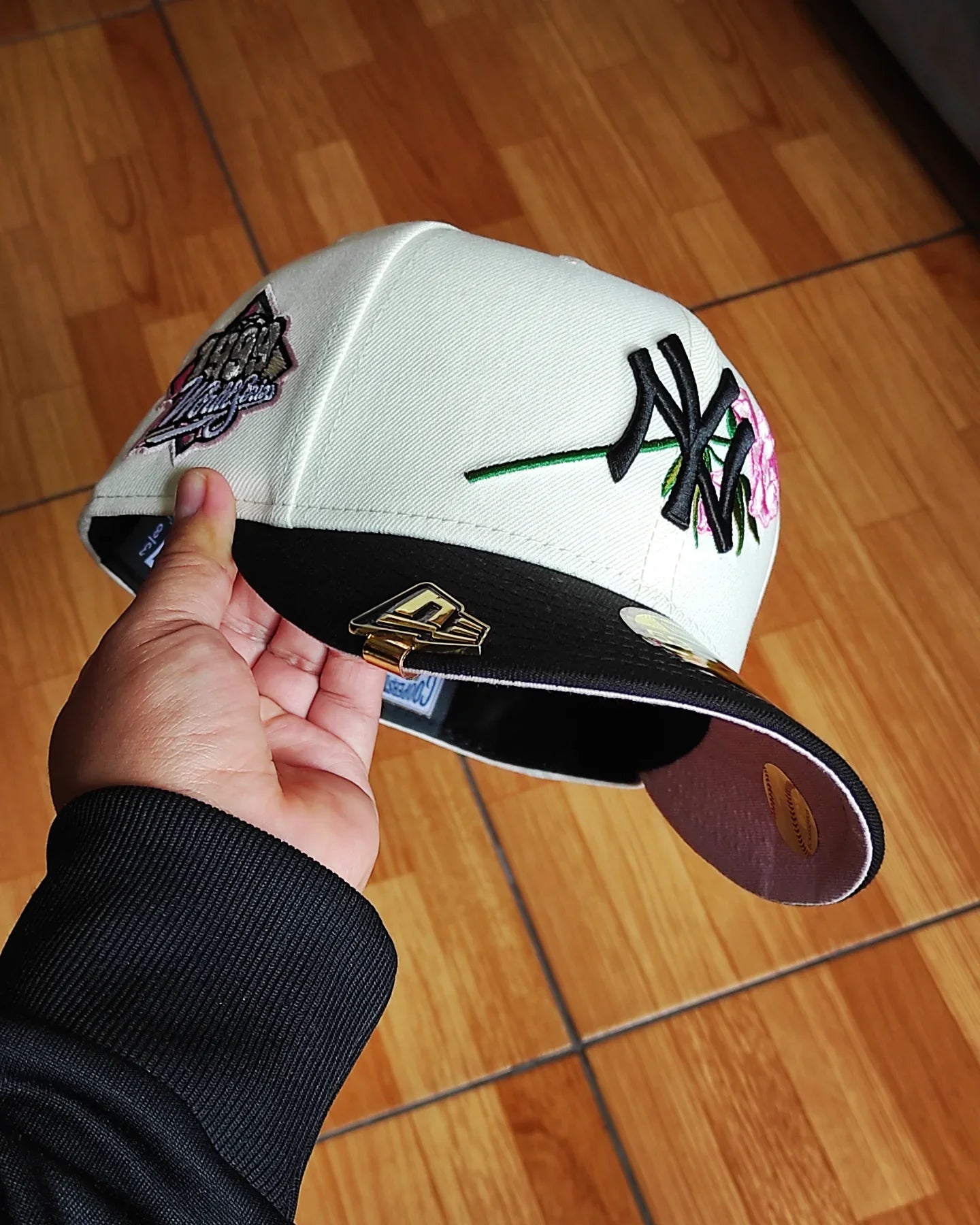 Gorra ajustada 59fifty New Era New York Yankees Rose Chrome Edición negra/rosa