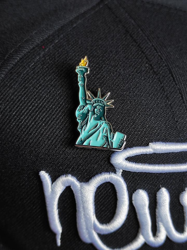 59FIFTY new era Graffiti azul marino incluye pin