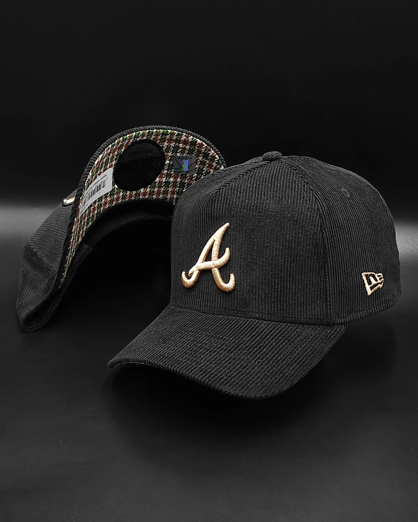 Gorra New Era Atlanta Braves "Corduroy Black" 9 Forty A-FRAME con cierre a presión