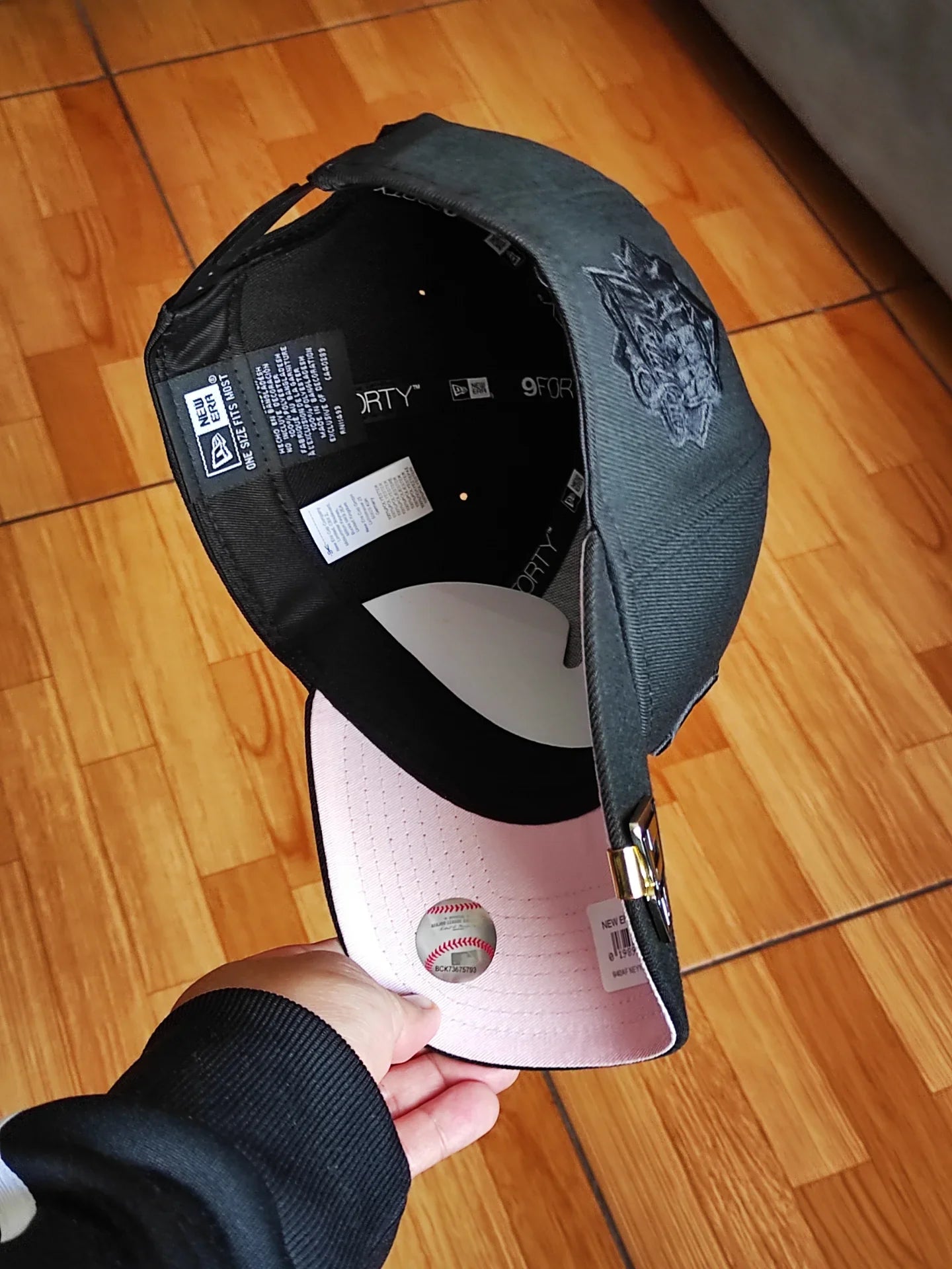 New Era Gorra Negra Rosa 9 FORTY AFRAME de los New York Yankees Serie Mundial 1999