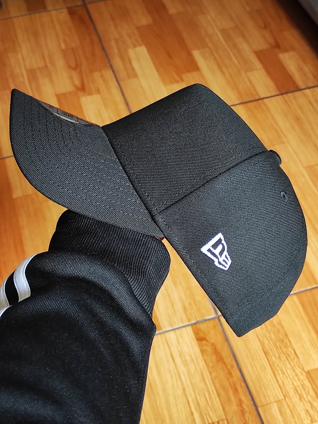 Gorra New Era Essential negra 9Forty A-Frame