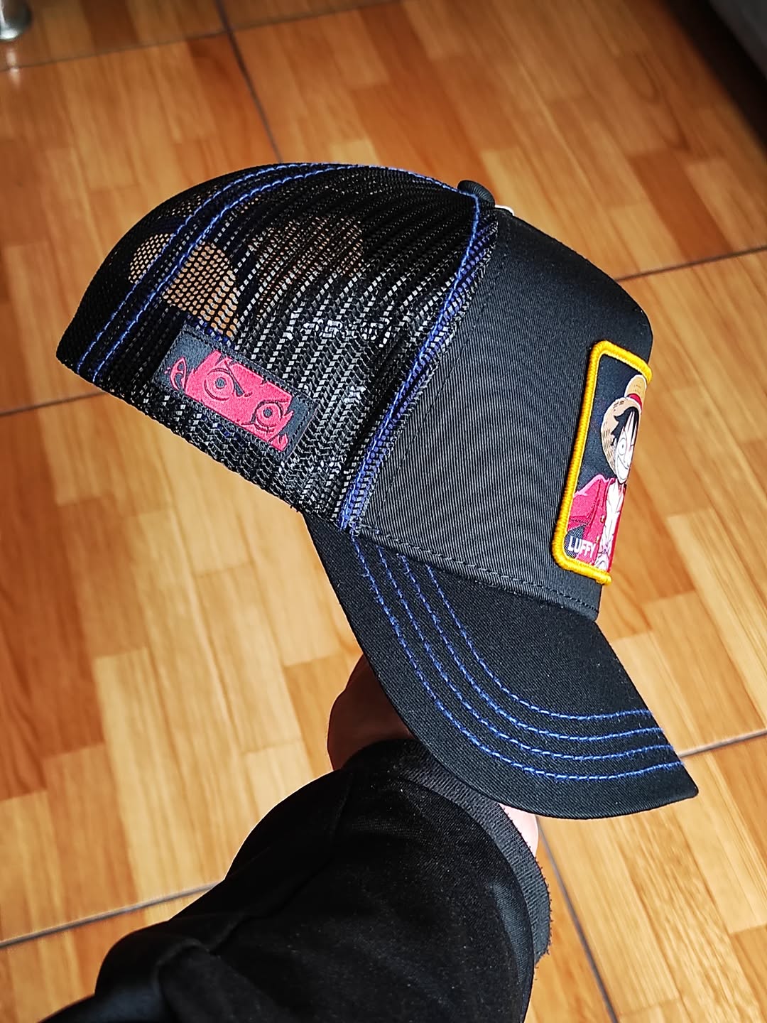 Gorra Capslab Luffy One Piece Trucker negra azul