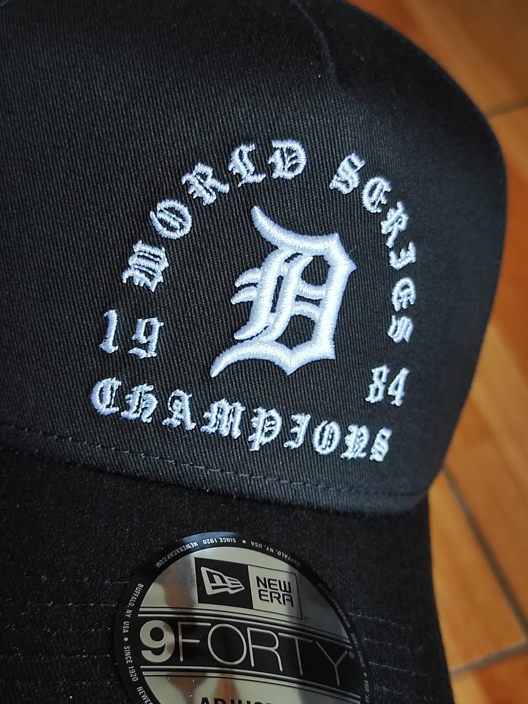 Gorra negra ajustable 9FORTY A-FRAME Snapback con el logo gótico de los Detroit Tigers de la nueva era