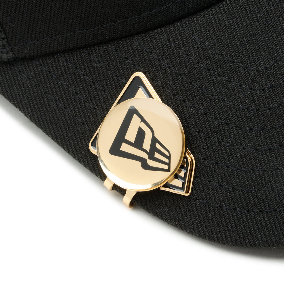 Pin metálico dorado New Era Flag