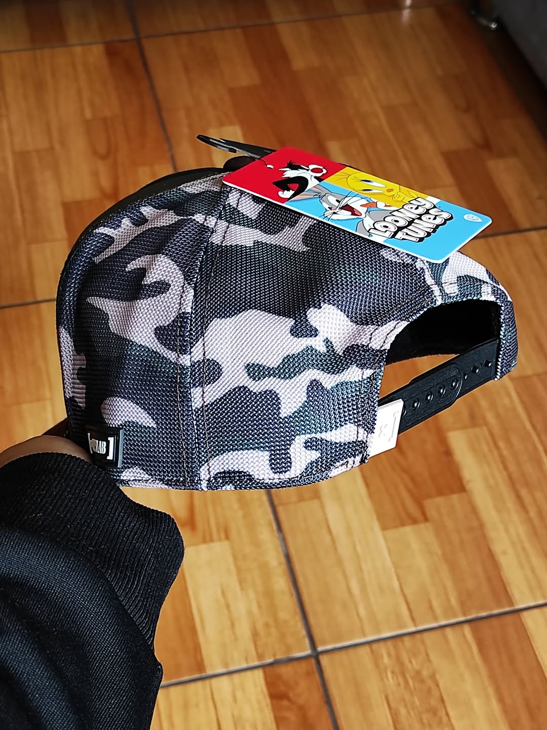 Gorra trucker multicolor Looney Tunes Diablo de Tasmania de Capslab