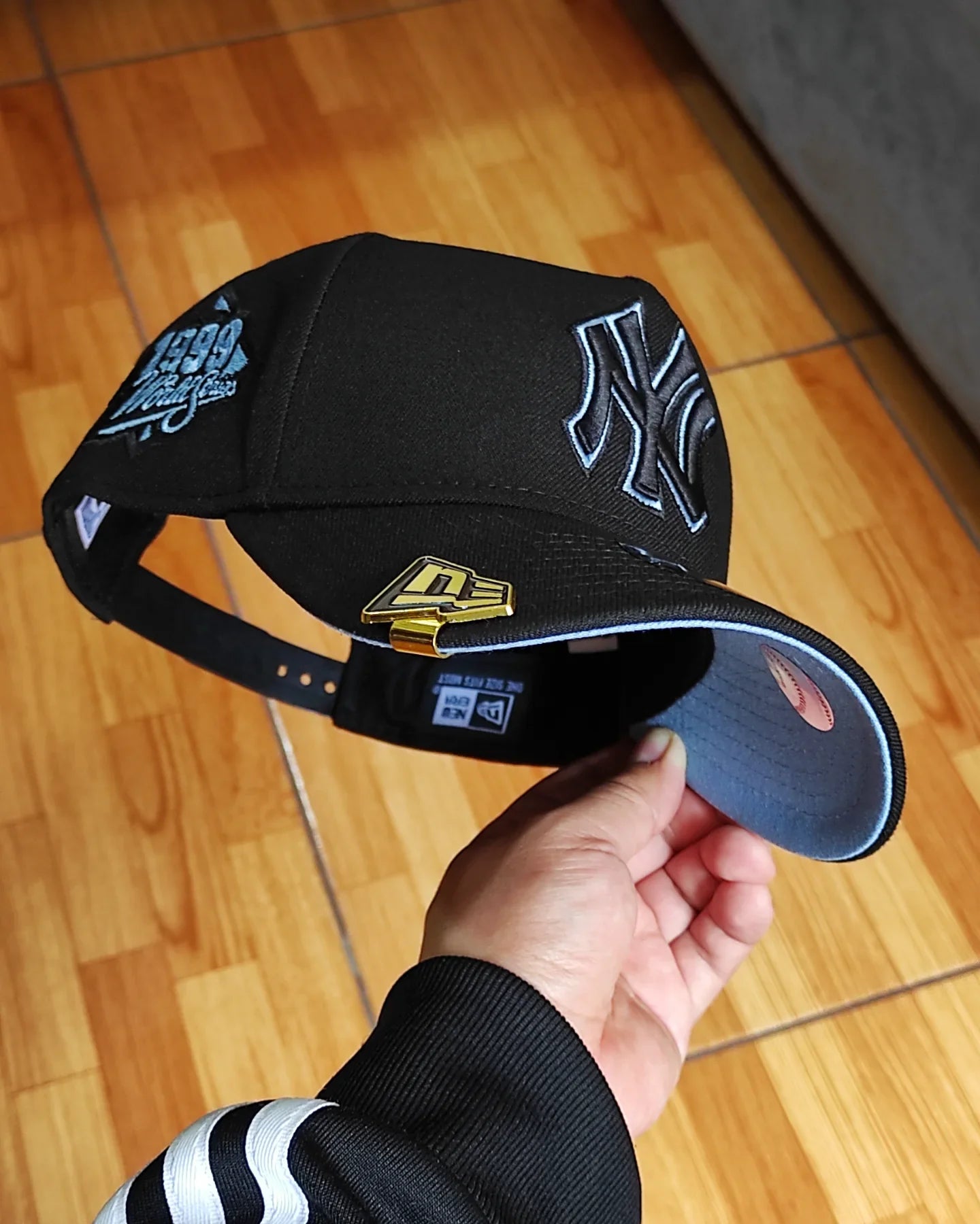 Gorra New Era New York Yankees World Series 1999 Black Sky Edition 9Forty A-Frame con Cierre Ajustable