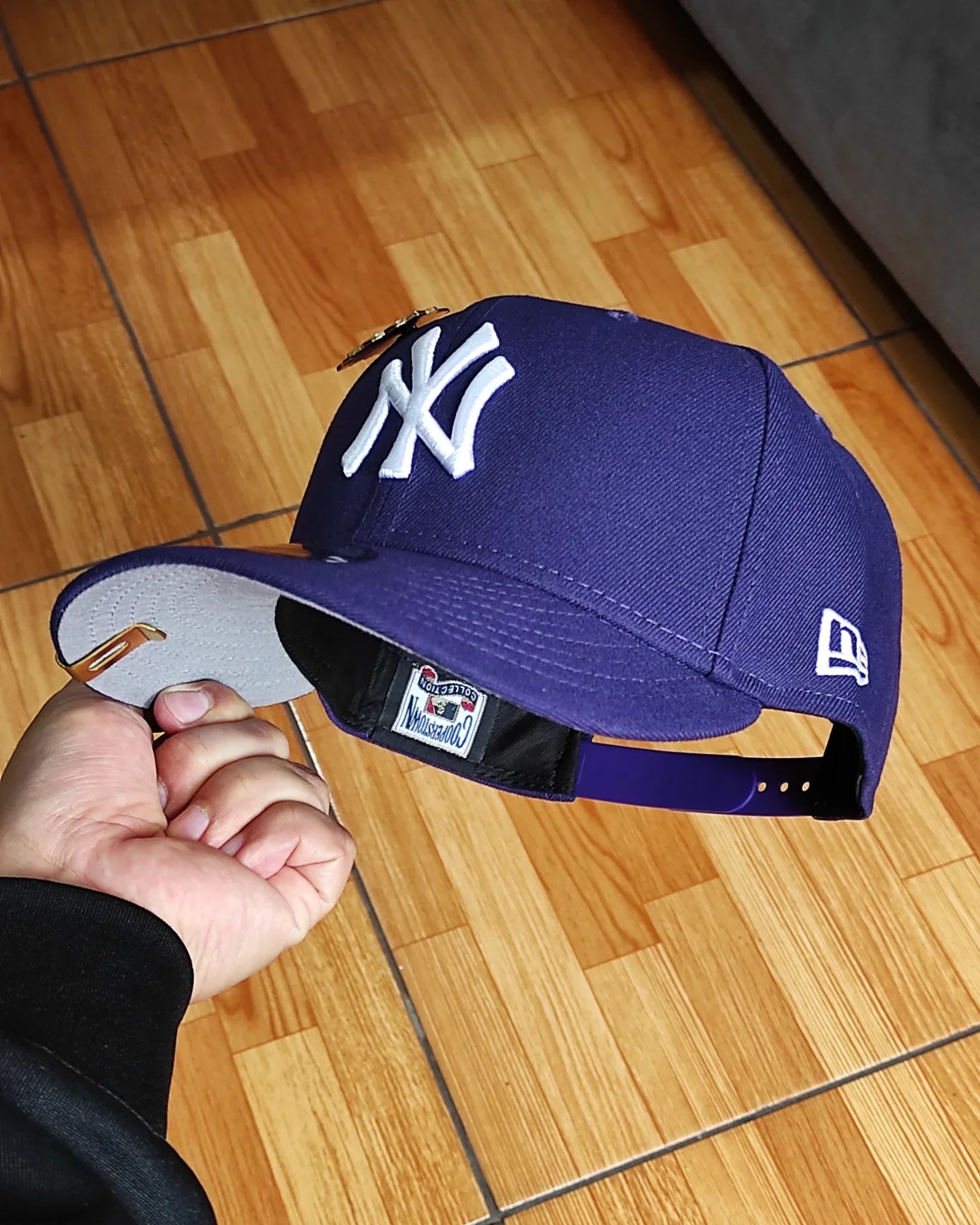 Gorra snapback 9FIFTY morada de los New York Yankees de la Serie Mundial de 1999 de New Era