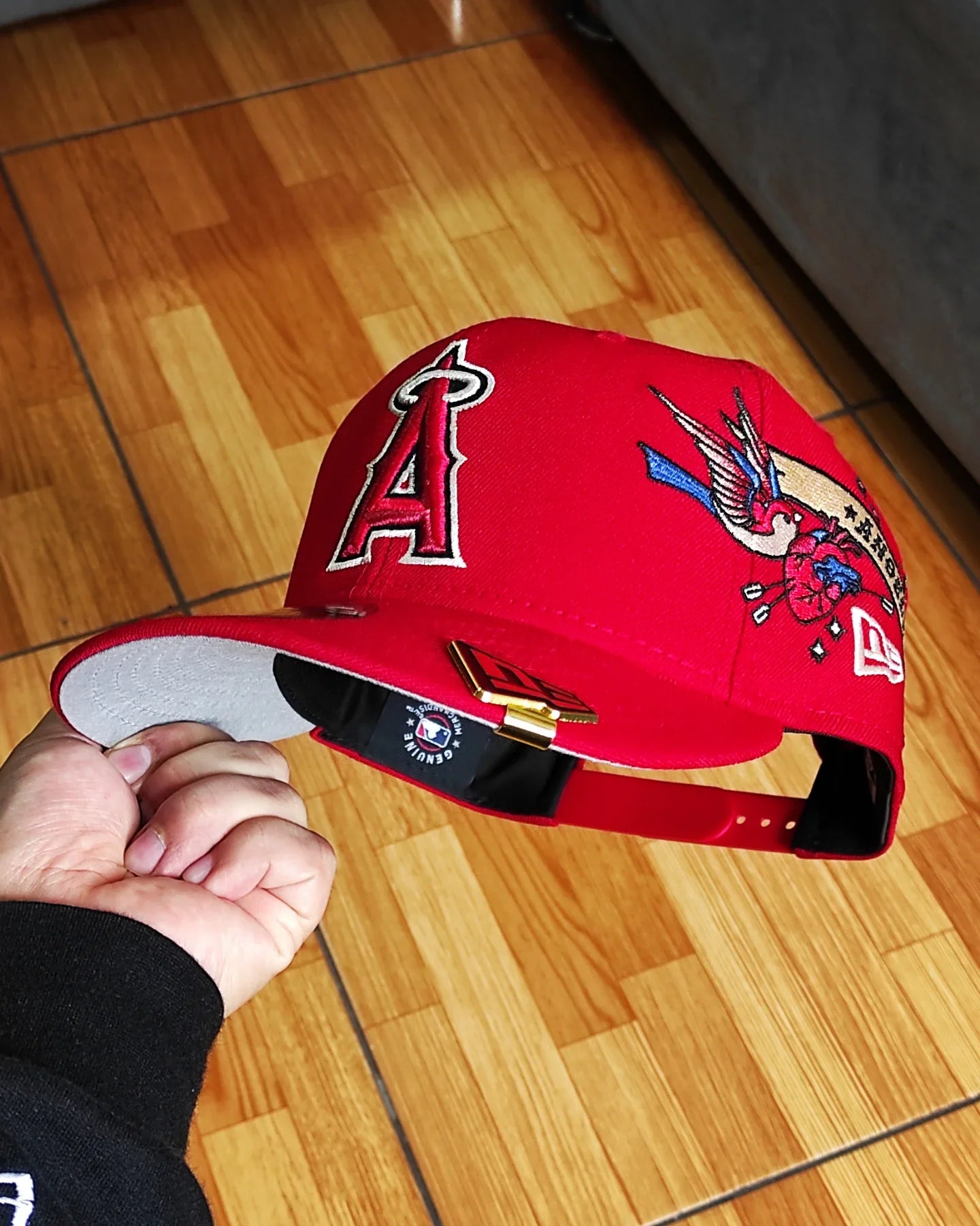 Gorra ajustable New Era 9Fifty con broche de Los Angeles Angels, parte inferior gris y parche lateral City Art - Roja