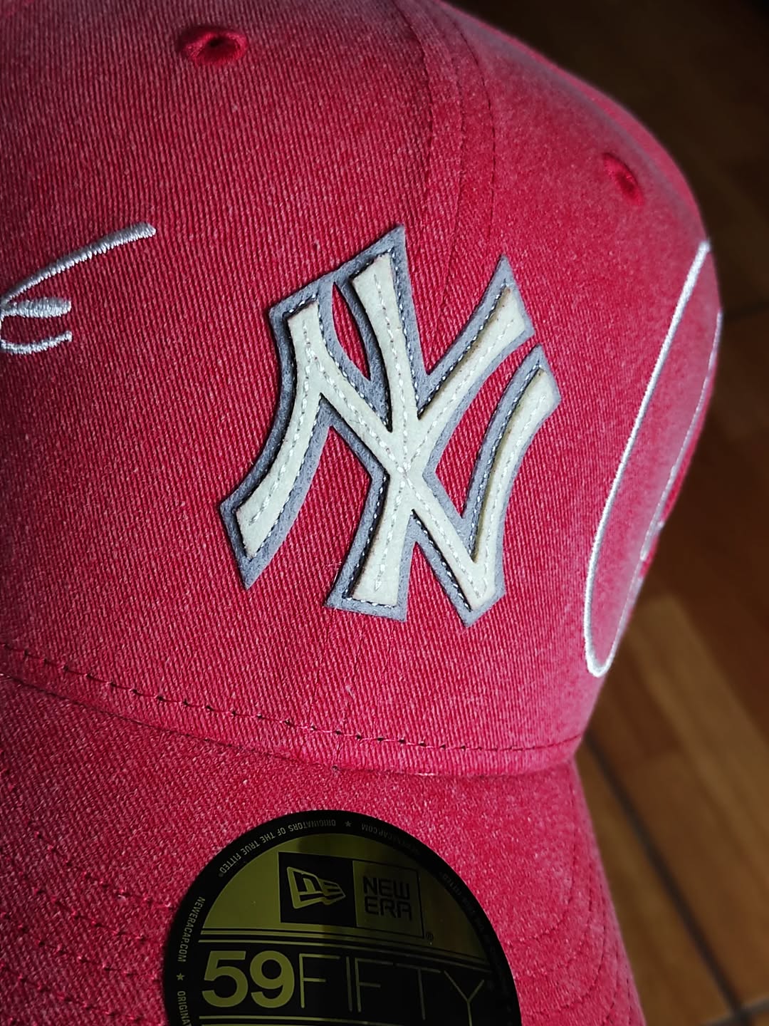 Gorra New Era 59Fifty New York Yankees MLB Script Coral