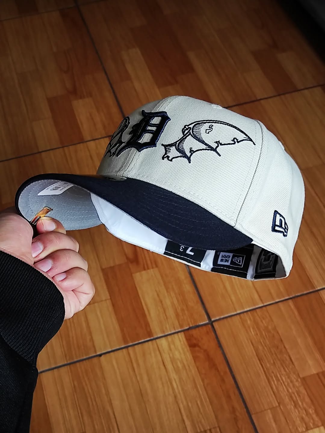 Gorra Detroit Tigers MLB Team Wings 59FIFTY Ajustada Beige Claro