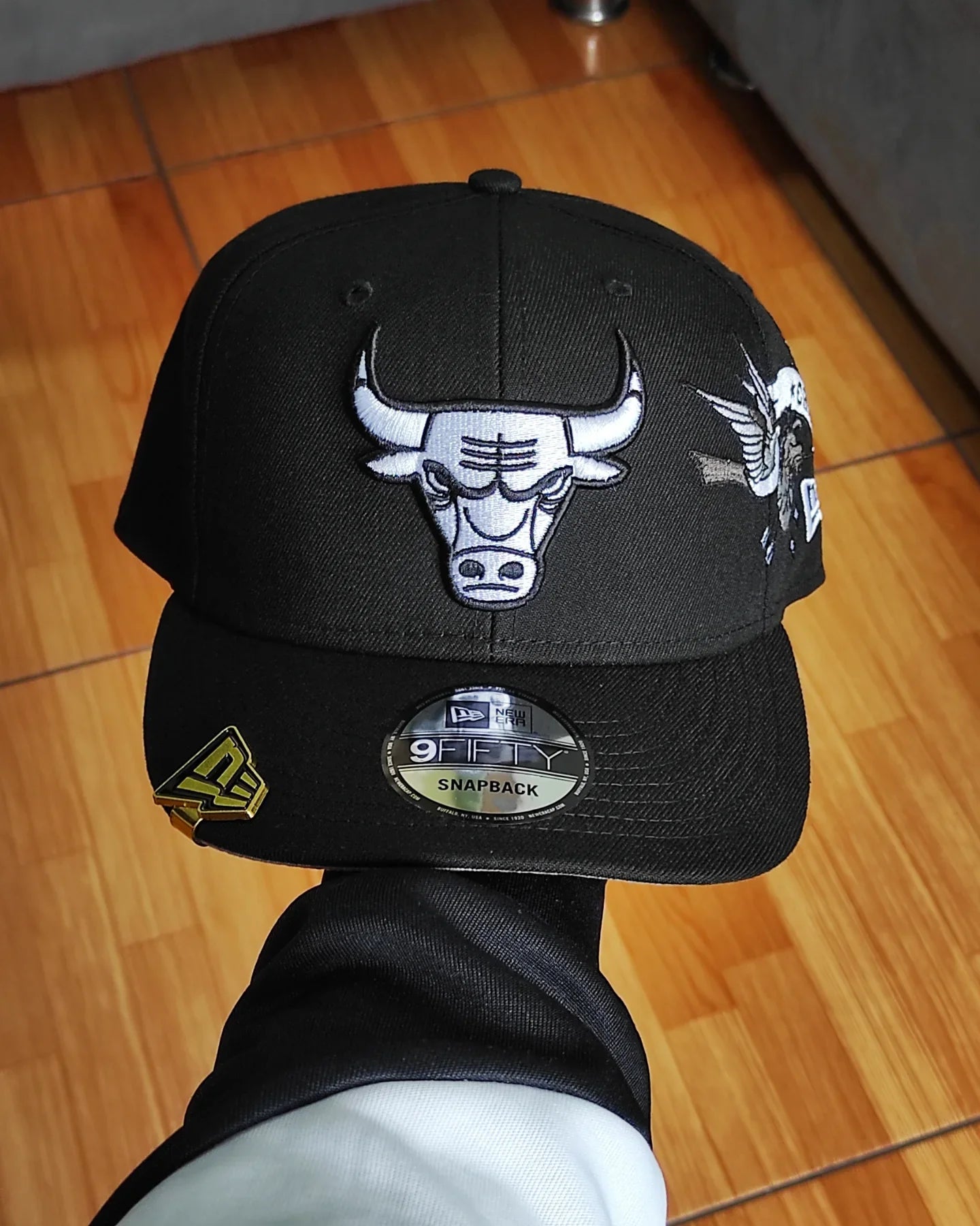 Gorra Chicago Bulls con parte inferior gris y parche lateral New Era 9Fifty Snapback - Negro/Blanco