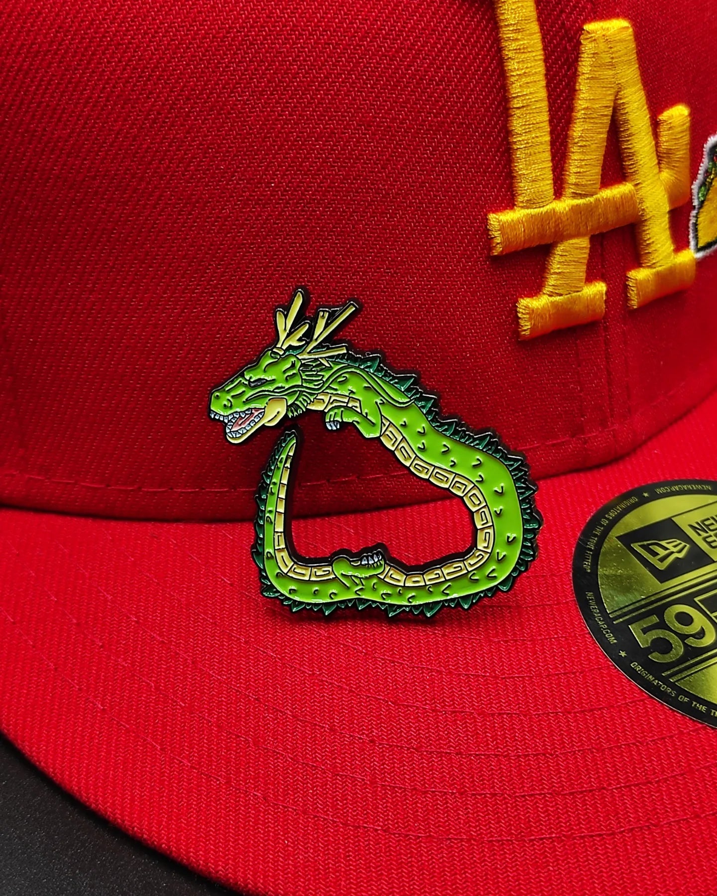PIN DE SOLAPA NEW ERA DRAGON BALL - SHENLONG