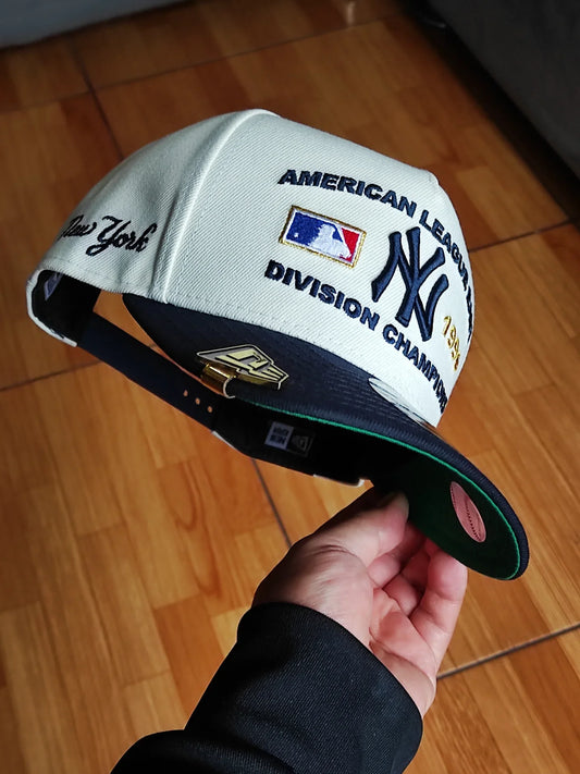 Gorra New Era New York Yankees MLB League Chrome Navy 9FIFTY AFRAME Snapback