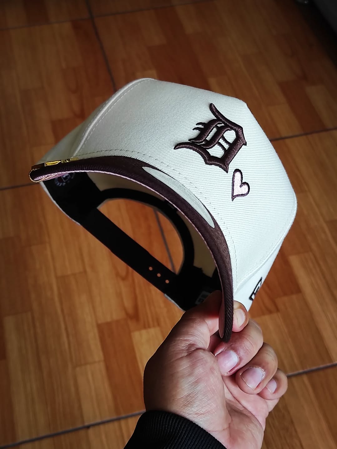 Gorra Snapback A-Frame 9FORTY 'Pink Satin Hearts Walnut' de los Detroit Tigers