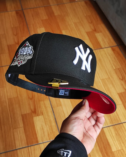 Gorra snapback New Era New York Yankees Serie Mundial 1999 negra roja 9FIFTY